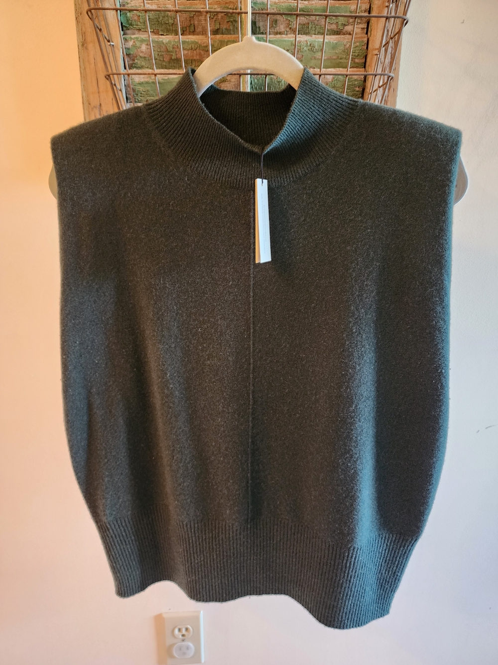 Banana Republic Cashmere Green Mock Neck Sleeveless Sweater Vest